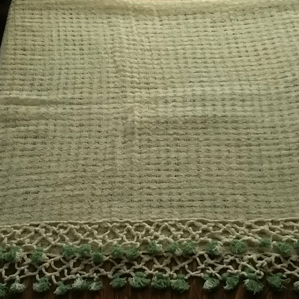 NWOT Handcrafted Table Topper - Picture 3 of 7